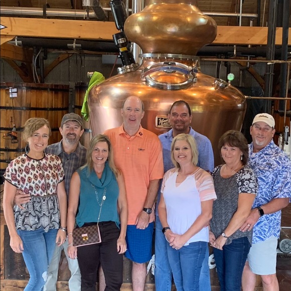 Meet your Posher!🤗 - Picture 3 of 6